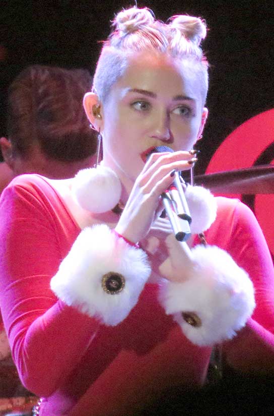 MileyCyrusPerforming2013 MileyCyrusPerforming2013